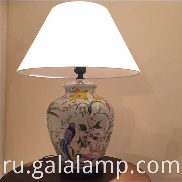 Изысканная коралловая цветочная керамическая лампа для стильного домашнего декора